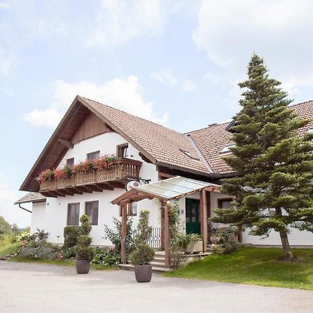 Landhof Lazarus Hotel Mooskirchen Bagian luar foto