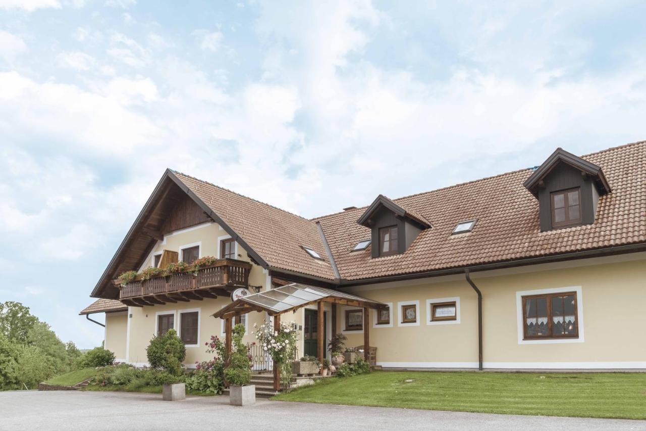 Landhof Lazarus Hotel Mooskirchen Bagian luar foto