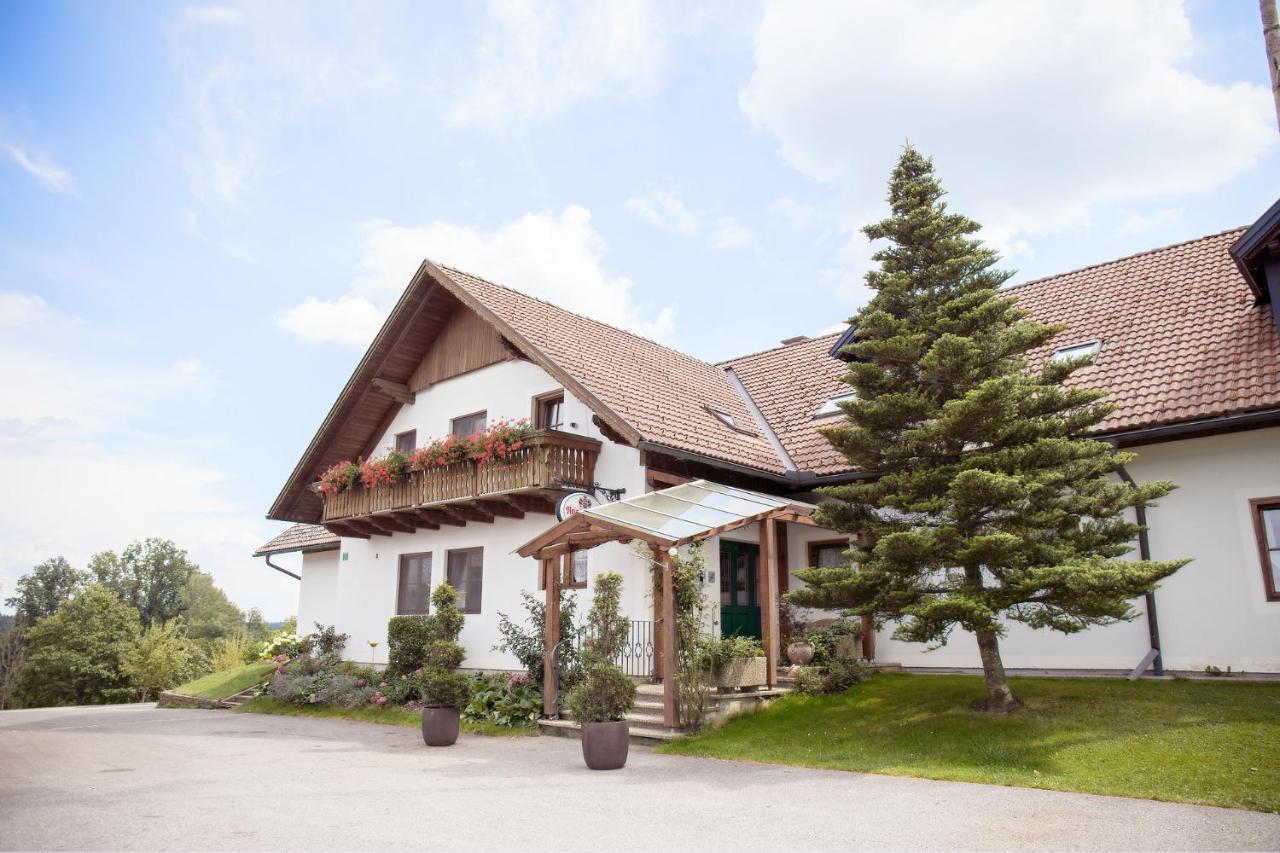 Landhof Lazarus Hotel Mooskirchen Bagian luar foto