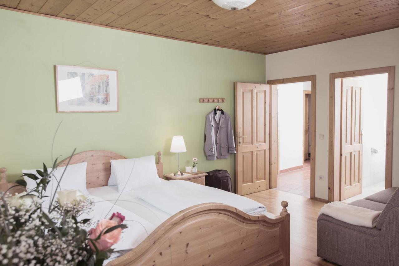 Landhof Lazarus Hotel Mooskirchen Bagian luar foto